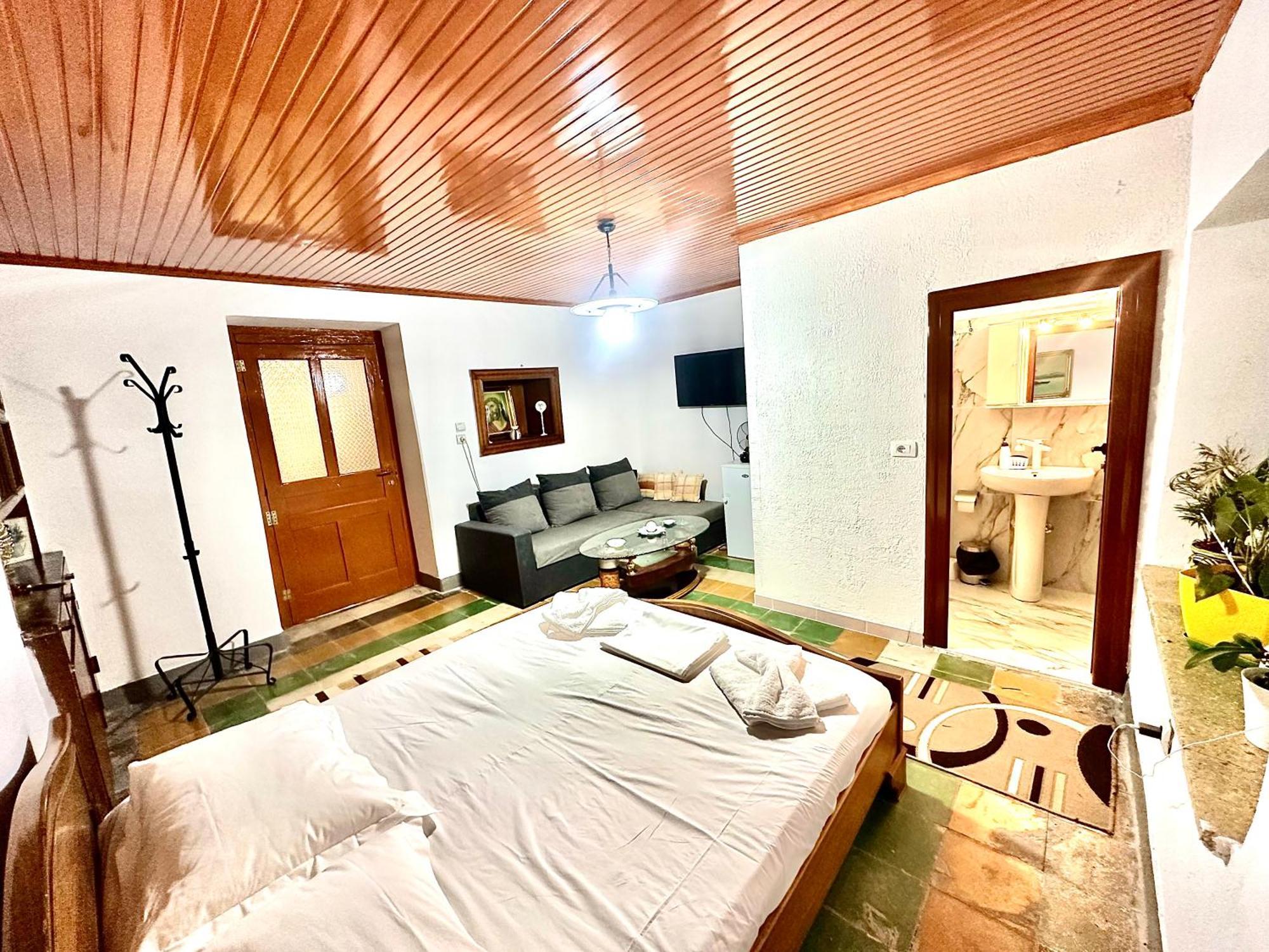 Отель Grandpas House Гирокастра Экстерьер фото